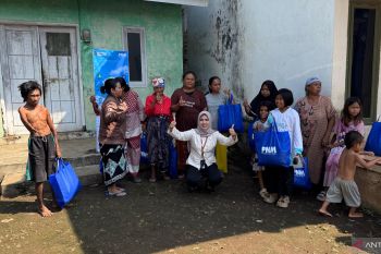 PNM salurkan donasi pakaian layak dan buku bekas