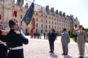 Momen Presiden Prabowo disambut upacara kenegaraan saat tiba di Les Invalides