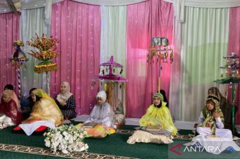 Tradisi "batamat" Qur'an tetap lestari