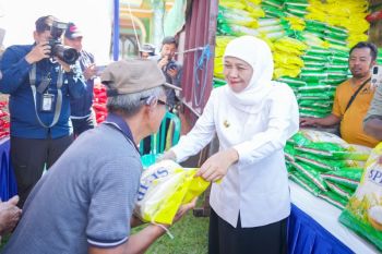 Khofifah gencarkan pasar murah guna kendalikan inflasi