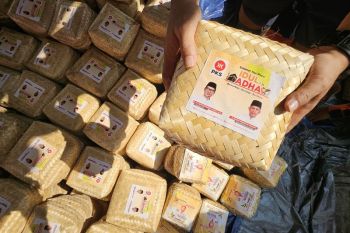 PKS Jatim salurkan 71.555 paket daging kurban untuk masyarakat