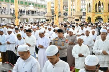 Wabup HSS Salat Iduladha bersama warga Daha