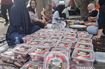 HIPKA Sulteng salurkan ratusan paket daging kurban
