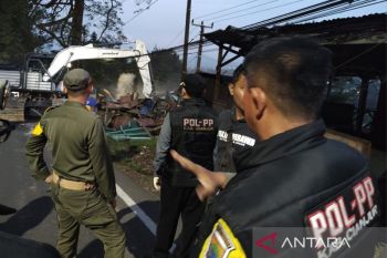 Pemkab Cianjur pastikan tidak ada bangunan kios beroperasi lagi di jalur Puncak