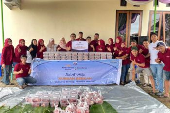 Kimia Farma salurkan lebih dari 3.000 paket daging kurban