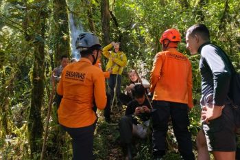 Tim SAR gabungan evakuasi WNA tersesat di Gunung Batukaru di Tabanan