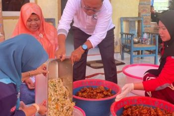 DPRD Gorontalo Utara distribusi makanan siap saji ke wilayah banjir