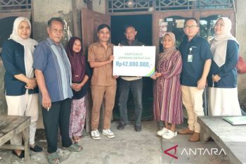 BPJS Ketenagakerjaan Cikarang santuni ahli waris almarhum Anom Bin Ilan penjual kopi