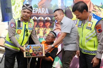 Kakorlantas temui ojek daring dan difabel, tekankan Polri dekat rakyat