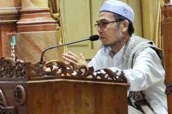 Ustadz Ghazali ingatkan kaum Muslim shalat