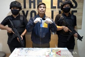 Polisi gerebek toko obat ilegal berkedok warung sembako di Jagakarsa
