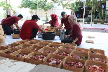 PLN UID Banten salurkan daging kurban untuk masyarakat