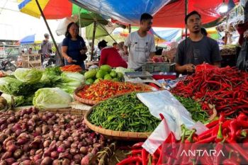 Harga pangan Sabtu ini, cabai rawit Rp82.450/kg dan telur ayam Rp30.500/kg