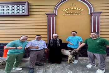 Holiday Inn Lampung Bukit Randu salurkan hewan kurban untuk warga sekitar