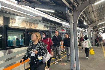 20.385 penumpang padati sejumlah stasiun di Daop 9 saat akhir pekan