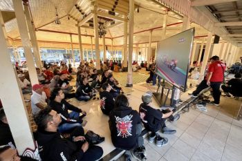 Bupati dan warga nobar Veda Ega Pratama di ajang Internasional Moto3