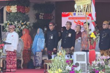 Legislator minta Pemkot Surabaya benahi persoalan sampah hingga parkir