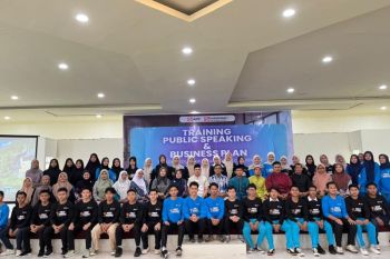 PT Indah Kiat Pulp &amp; Paper Tbk gelar training public speaking dan business plan bagi Gen-Z