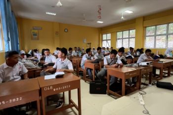 90 persen sekolah di Kepri kekurangan kelas, Mendikdasmen beri bantuan