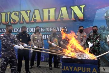 Bea Cukai Jayapura musnahkan 73.928 rokok ilegal hasil operasi gempur