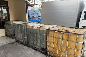 Polisi ungkap aktivitas penimbunan biosolar di Padang