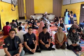 Imigrasi Belawan salurkan bansos kepada anak penyandang disabilitas