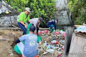 Buleleng peringati hari lahirnya Pancasila dengan bersihkan sungai