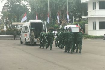 Jenazah Ryamizard diberangkatkan dari Kantor Kemhan ke TMP Kalibata