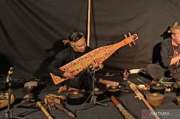 Kaltim lestarikan alat musik Sampe Dayak sebagai identitas bangsa