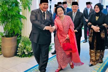 Prabowo dan Megawati tampak akrab pada upacara Hari Lahir Pancasila