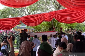 Ryamizard dimakamkan secara militer di TMP Kalibata