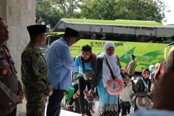 Kepulangan 357 haji Kulon Progo dipenuhi suasana haru-tangis