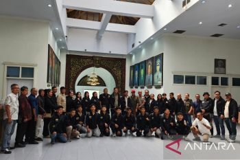 Ketua DPRD Jambi Hafiz Fattah bangga lima siswa Jambi tembus kampus dunia