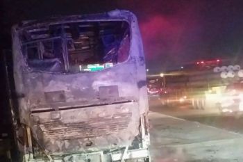 Polres Karawang pastikan tidak ada korban dalam kebakaran mikrobus di Tol Japek