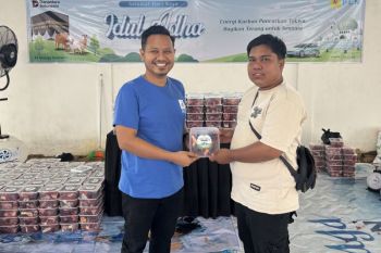 PLN UID Kalselteng bagikan 3.288 paket daging kurban pada Idul Adha 1447 H