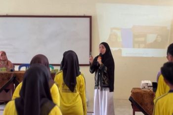 Dosen muda gelar loka karya "Rekonstruksi Tari Salapan" di SMAN 1 Koto Balingka