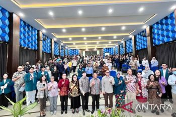 Seminar Ubaya bahas perspektif hukum kebijakan luar negeri RI