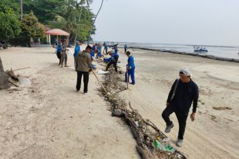 Pemkab ajak masyarakat pesisir jaga kebersihan pantai&nbsp;