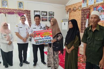 38 KPM wilayah Daha terima bansos program rumah sejahtera