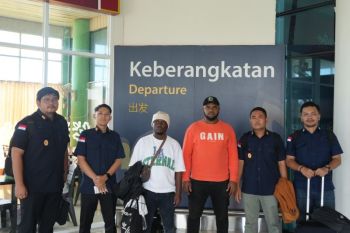 Rudenim Pusat Tanjungpinang deportasi dua WNA Nigeria akibat overstay