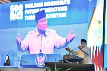 Prabowo lauds free meal program workers for improving human capital
