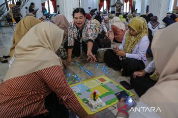 Pelatihan pembelajaran koding dan robotik untuk guru Paud