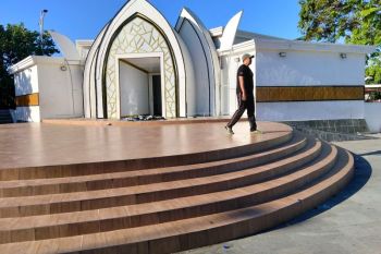 Dispar Mataram menuntas perbaiki fasilitas amphitheater Pantai Ampenan