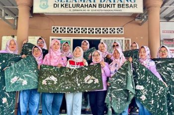 Pertamina Sumbagsel latih warga Bukit Besar membatik Ciprat