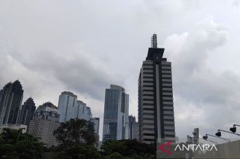 Kamis, BMKG: Cuaca mayoritas wilayah RI berawan hingga hujan sedang