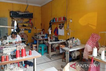 Pemkab Banyumas meneliti pengaruh tahun ajaran baru bagi UMKM konveksi