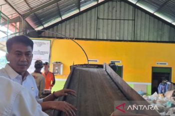 Pemkab Cirebon sebut TPS 3R Ciawigajah mampu serap tenaga kerja