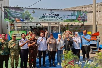 Polres Bekasi hadirkan "Green Service" bayar SIM maupun SKCK pakai sampah