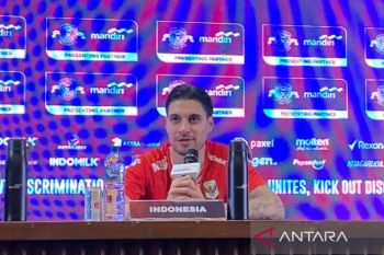 Kevin Diks sebut Mathew Baker pesepak bola dengan potensi besar