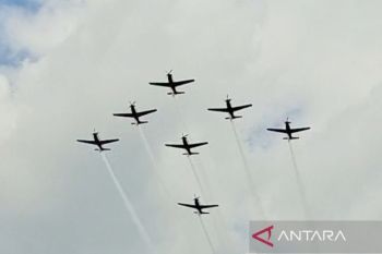 Jupiter Aerobatic Team TNI AU manuver presisi hibur masyarakat Kalsel